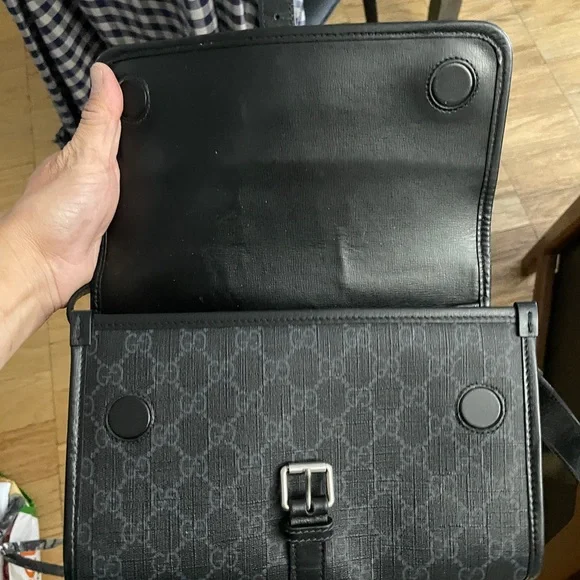 Gucci Black Shoulder Bag - Picture 5 of 13